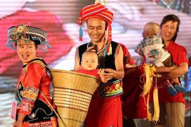 他们，用幼幼背篓背出江山大情怀