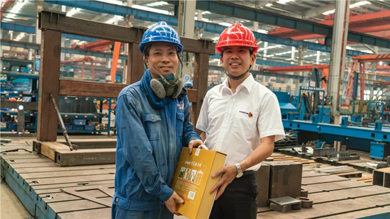 万力集团“送清冷”活动，慰问一线员工