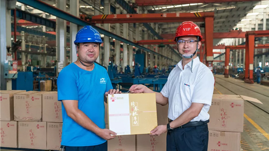万力集团“送清冷”活动，慰问一线员工