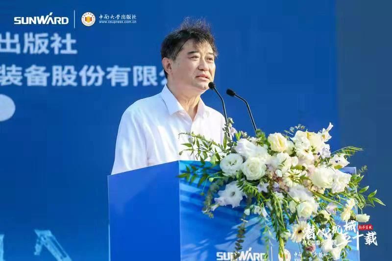 《何清华潜心理械五十年》新书颁布，背后还有这些故事