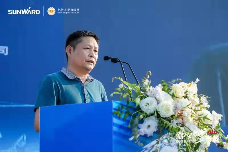 《何清华潜心理械五十年》新书颁布，背后还有这些故事