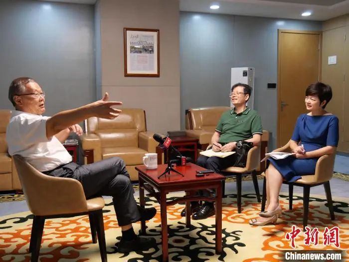 媒体聚焦 | 中新社专访——江山智能首创人何清华：向着太阳驰骋的筑梦人
