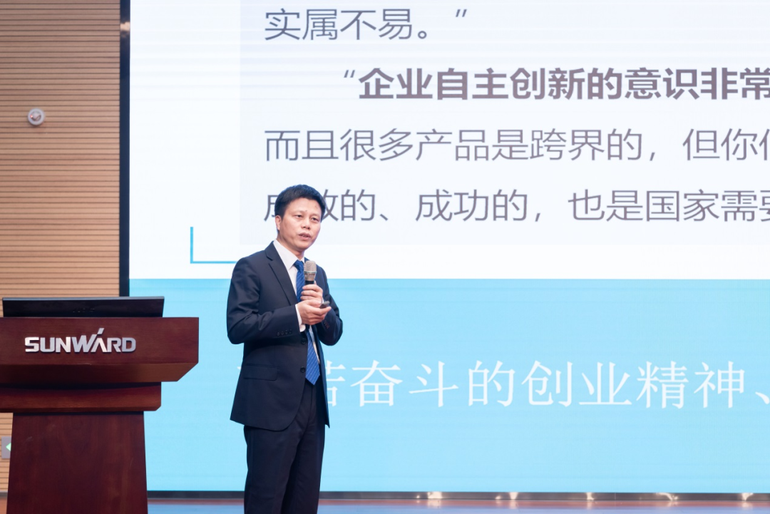 20211122102718_61786 2021年“一带一路”(长沙)科技合作互换会在江山智能召开