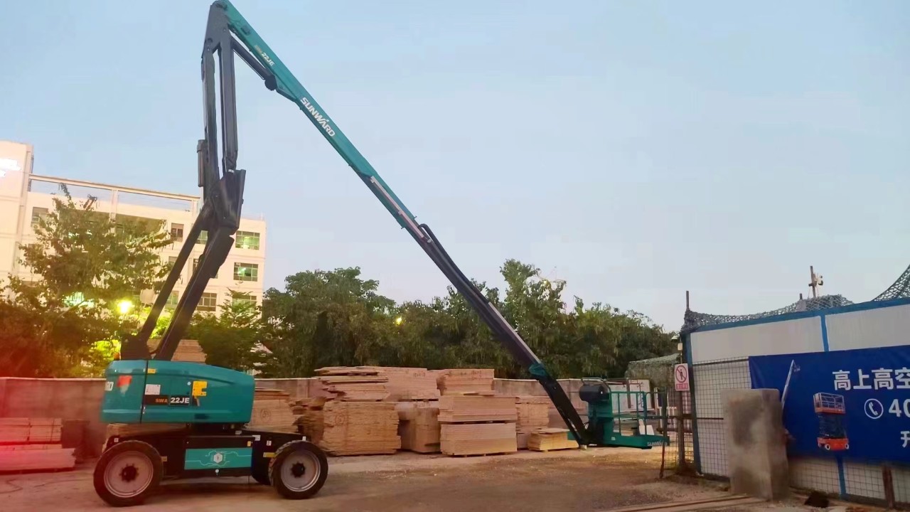 20220505113539_40432 正式“上岗”!江山智能首台电动曲臂式高空作业平台入驻华南市场