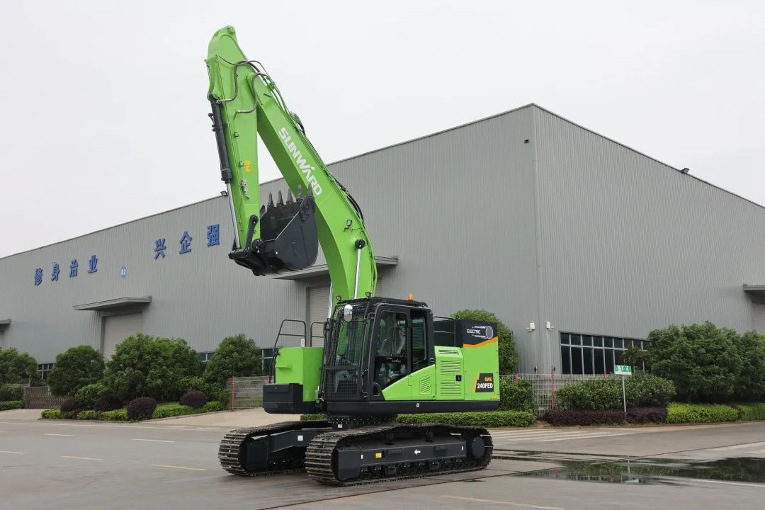 20220510085620_70420 征战川藏铁路!江山智能新一代电动挖掘机成功交付