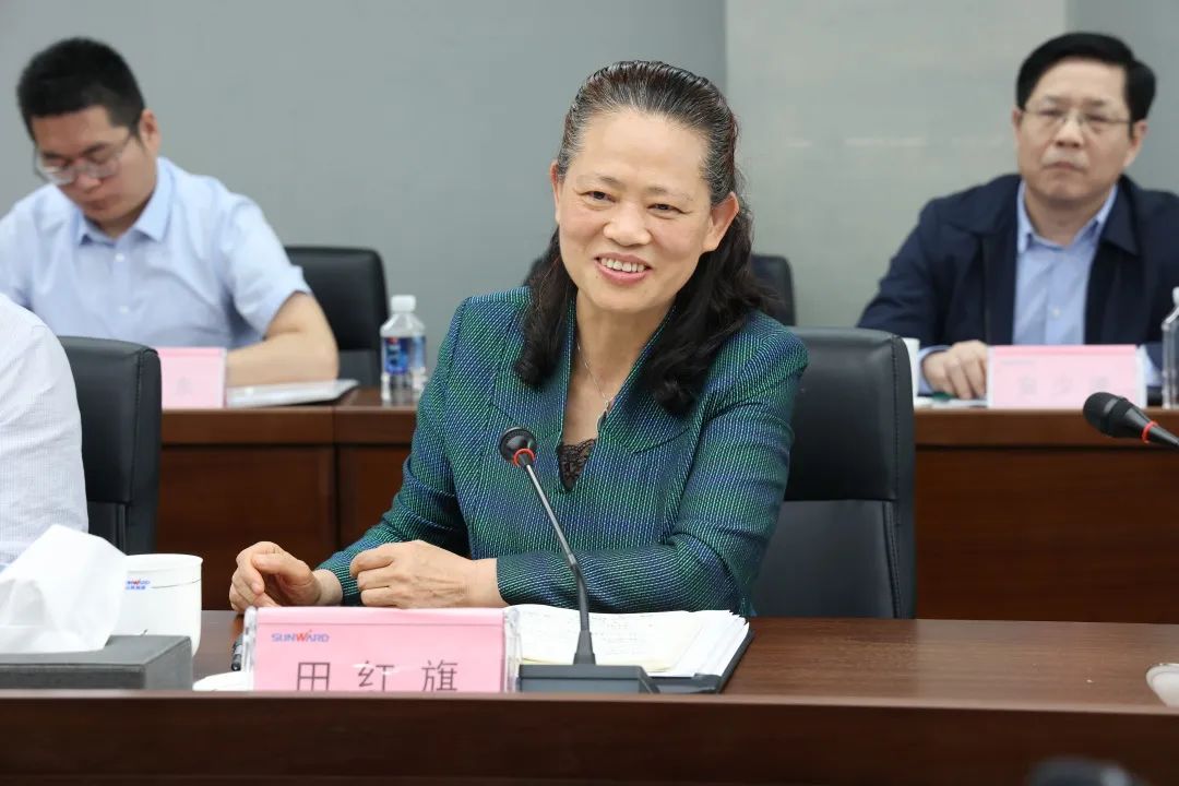 20220518092833_29310 深入产学研合作!中南大学堂长、中国工程院院士田红旗率团造访江山智能