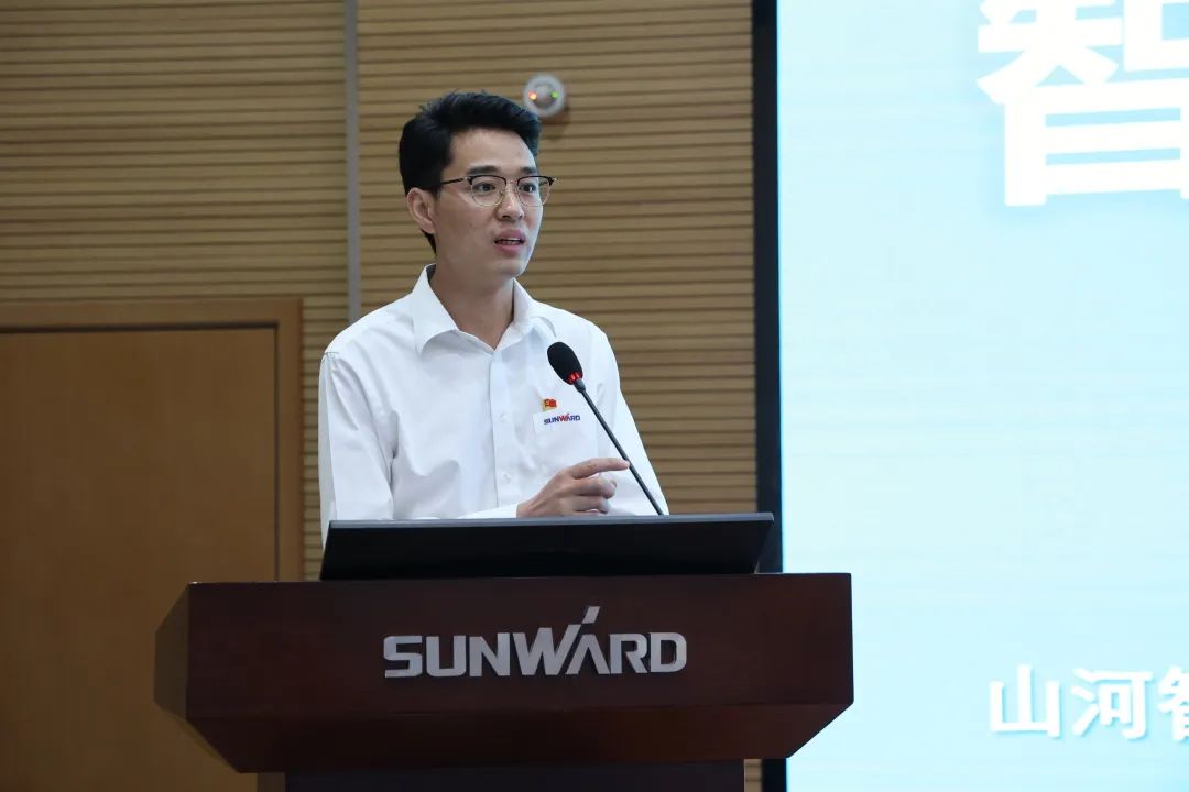 创新引领，智造未来！“2022院士专家长沙杏妆高端设备高质量发展钻研会隆沉进行