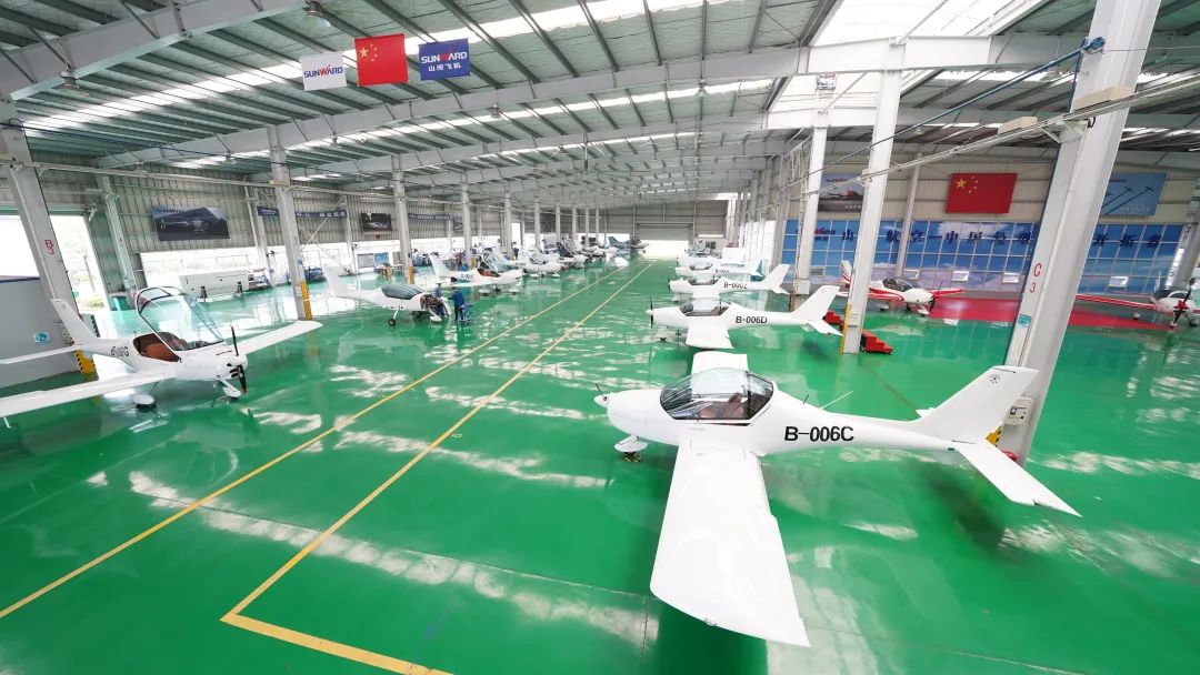 20220811084129_22993 23个月交付100架!江山航空第 199、200 架阿若拉飞机顺利下线交付