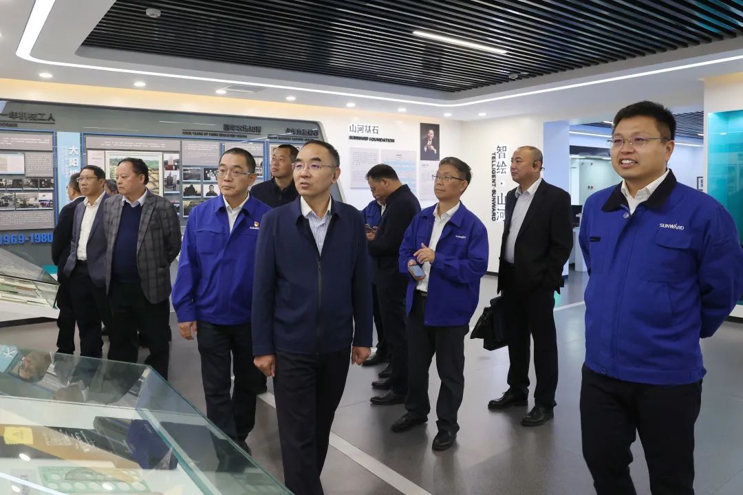 强强结合，夯实湖南工程建设湘军！江山智能与湖南路桥签定战术合作和谈