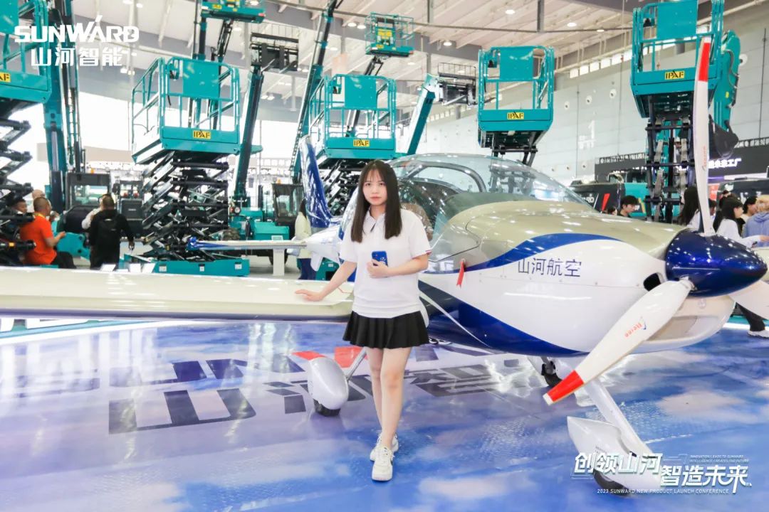 20230515093936_20334 闪灼2023 CICEE!看江山智能“明星产品”有多“炫”