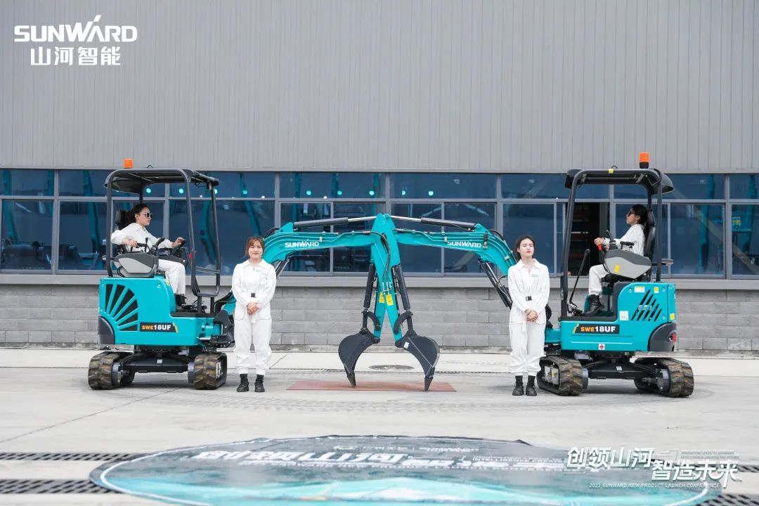 精品出击、互动不休！江山智能F系列挖掘机闪灼长沙展