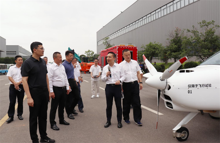 20230808140452_22986 国度应急治理部接济协和谐预案治理局副局长颜彬一行调研江山智能