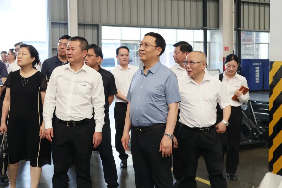 中宣部社科领域专家学者到江山智能调研高质量发展