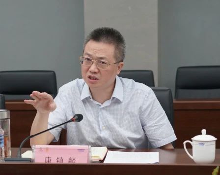 长沙市人民当局副市长、市工商联主席康镇麟调研江山智能