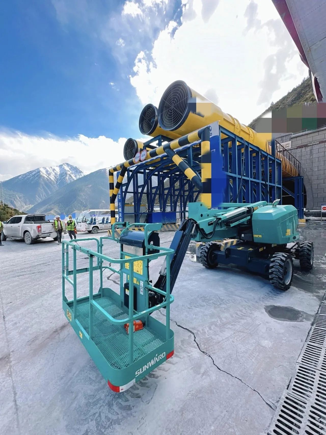 不惧高海拔挑战!江山智能高空机械实力助建川藏铁路