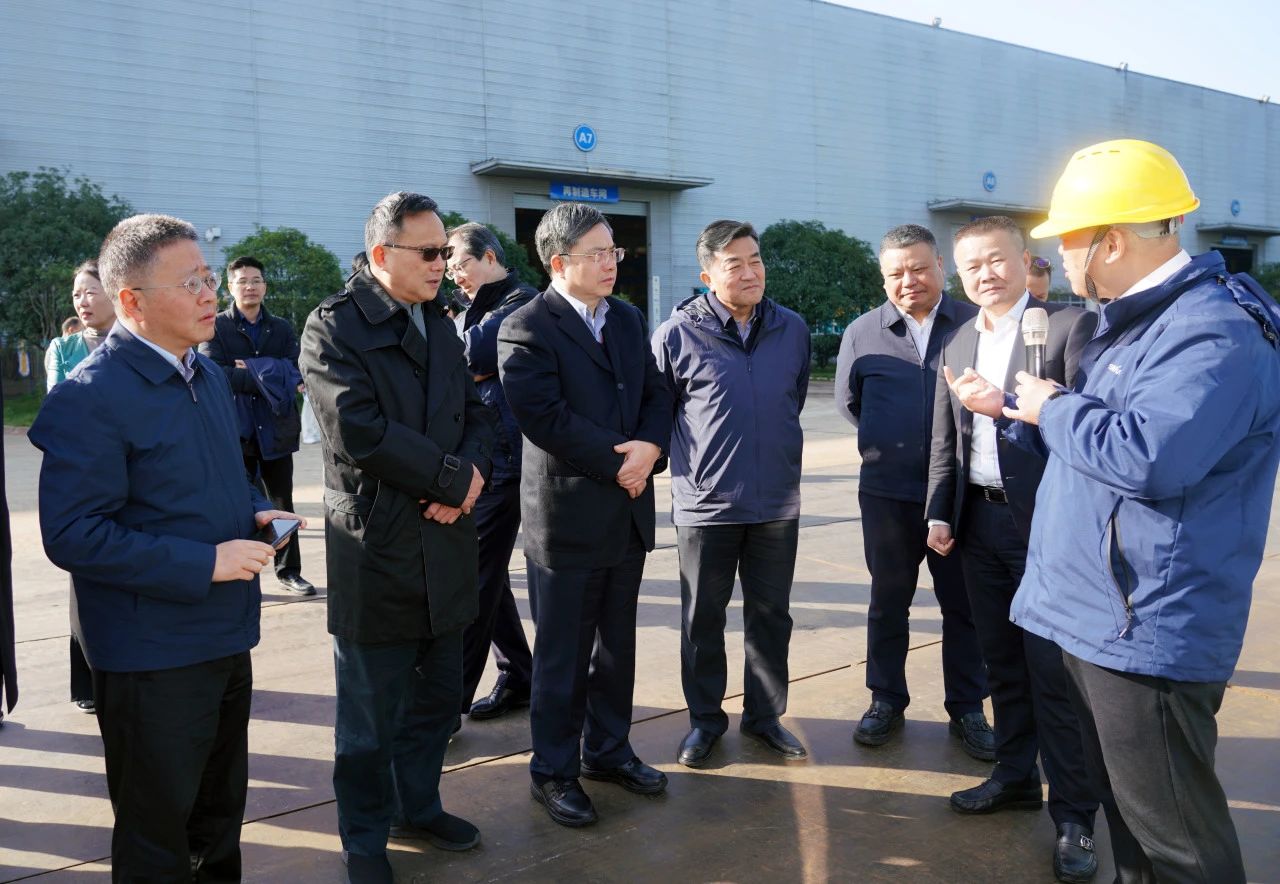 聚焦设备再造作!上海市政协副主席、党组副书记肖贵玉带队调研江山智能
