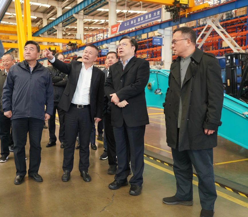 聚焦设备再造作!上海市政协副主席、党组副书记肖贵玉带队调研江山智能
