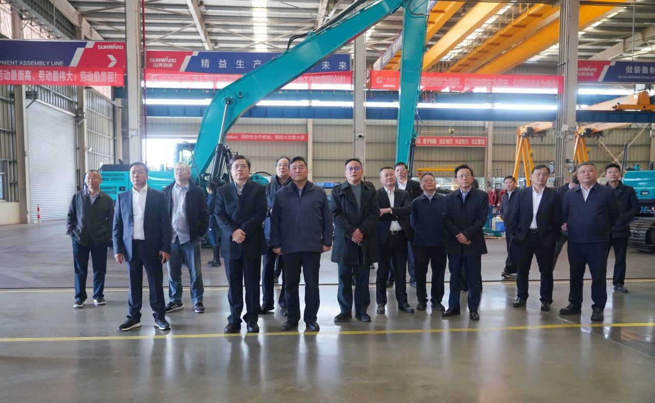 聚焦设备再造作!上海市政协副主席、党组副书记肖贵玉带队调研江山智能