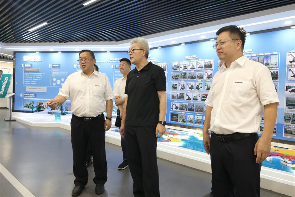 20240905173249_48207 中国五矿工会主席、职工董事张晔到江山智能调研互换