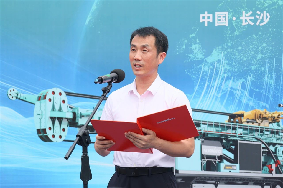 引领绿色科技新篇章！江山智能新能源钻机成功交付