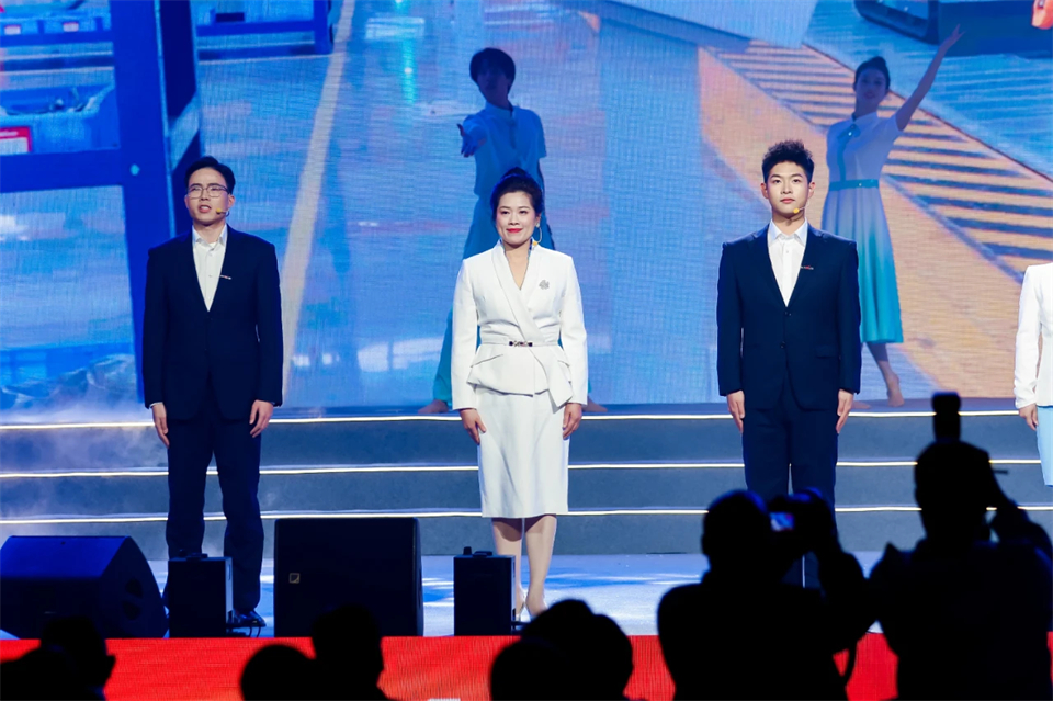 创新引领价值 梦想成就未来——庆祝江山智能成立25周年赞美大会暨文艺晚会隆沉进行