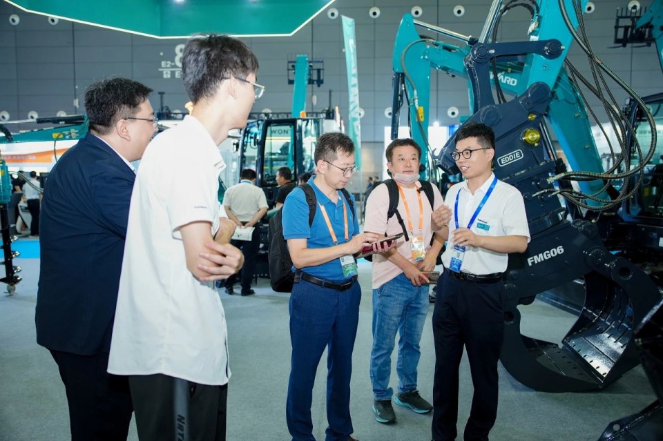 2025 CICEE | 从单一工具迈向多元化解决规划，江山智能出现非凡挖掘机风采