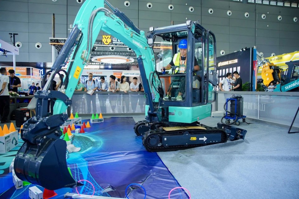 2025 CICEE | 从单一工具迈向多元化解决规划，江山智能出现非凡挖掘机风采