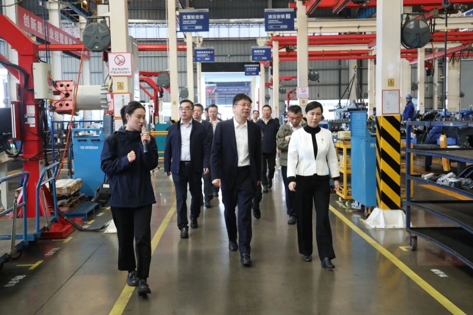 聚焦应急设备研发出产，共探实战适配新蹊径——昭通市应急治理局党委书记、局长叶芳调研江山智能