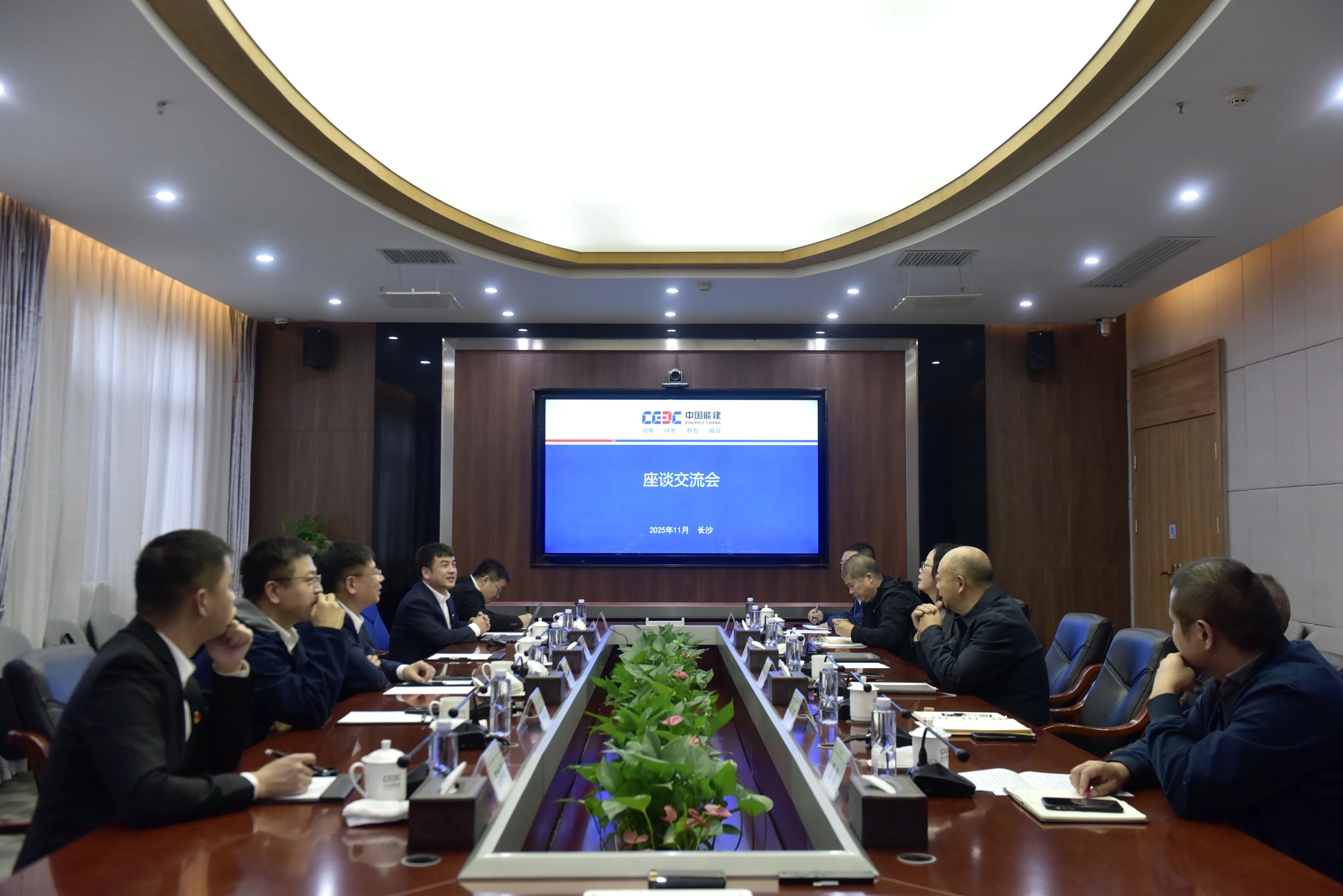 江山智能与易普力发展座谈互换，谱写互利共赢新篇章