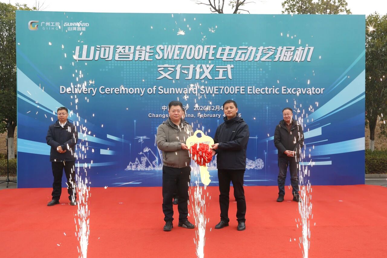 江山智能SWE700FE电动挖掘机成功交付，助力打造绿色智慧矿山