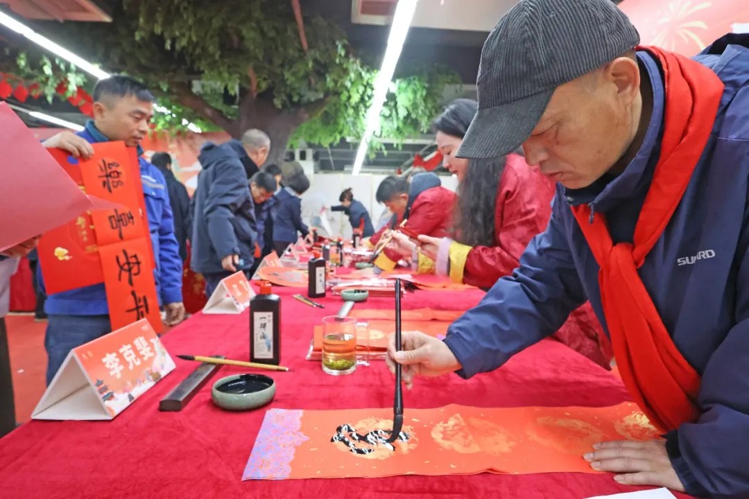 笔墨迎春，祝福暖心！在江山智能“囤”年味、送温暖、迎新春