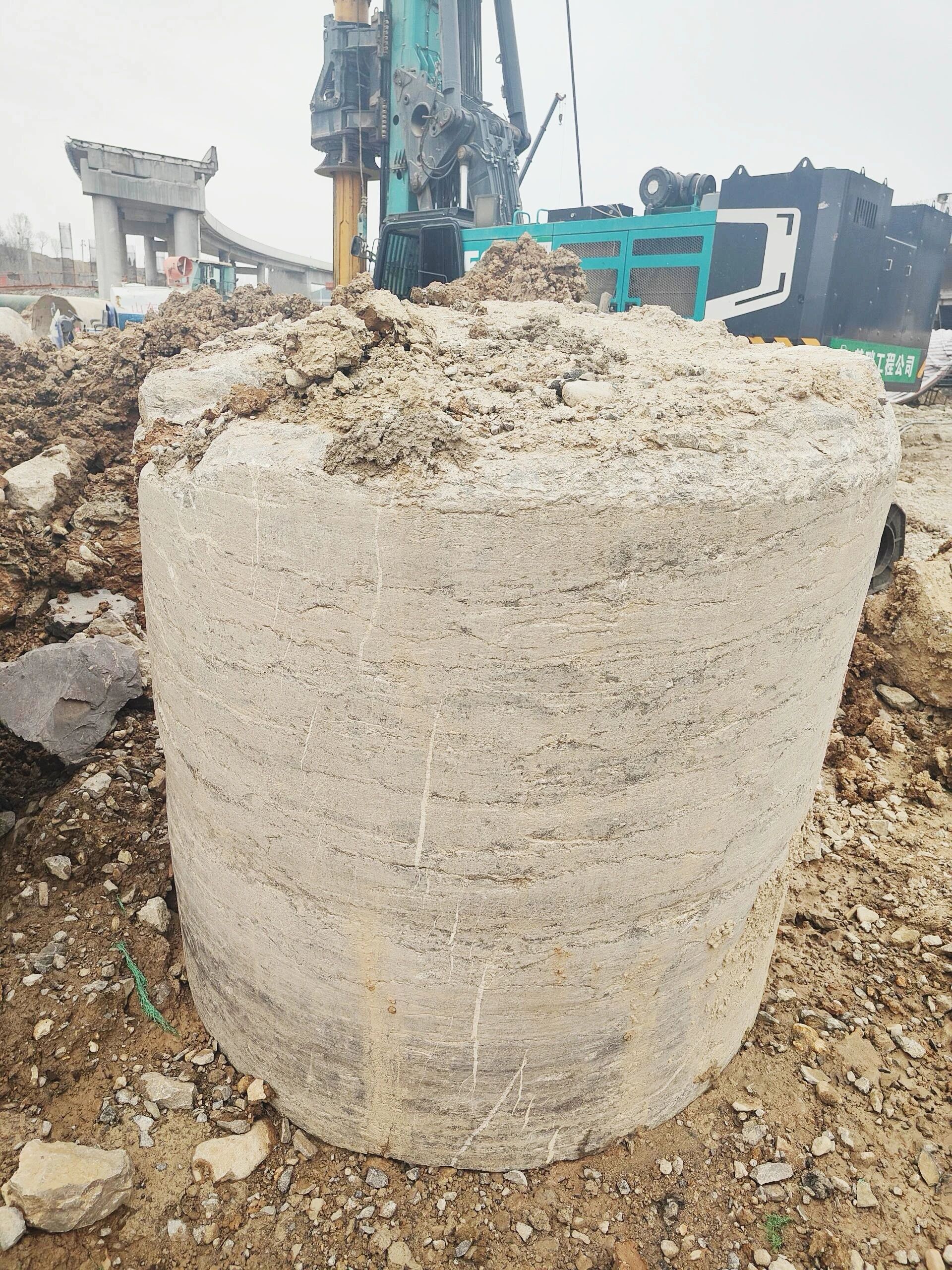 “亮剑”赤峰绕城改扩建项目，江山智能增程式电动旋挖钻机高效入岩受好评