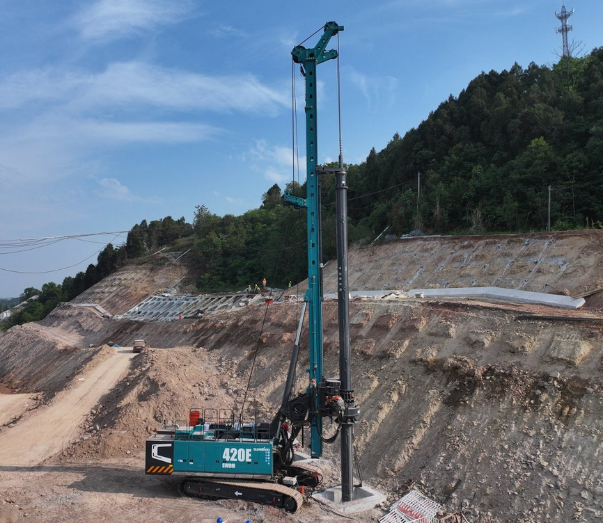直击施工一线，江山智能增程式旋挖钻机实力助建国度沉点工程