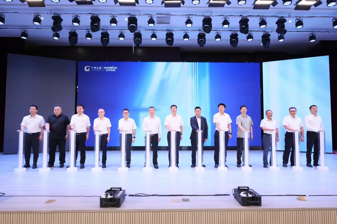 江山智能系列电动挖掘机品鉴会在长沙隆沉进行
